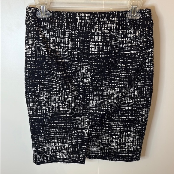 Calvin Klein Black and White Pencil Skirt Knee-length - Picture 3 of 3